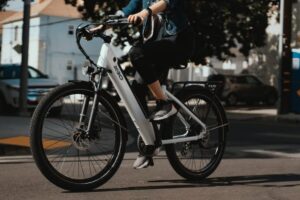 acheter-moins-cher-velo-vtt-electrique-avis-et-prix-vers-coursan-specialiste-du-vae
